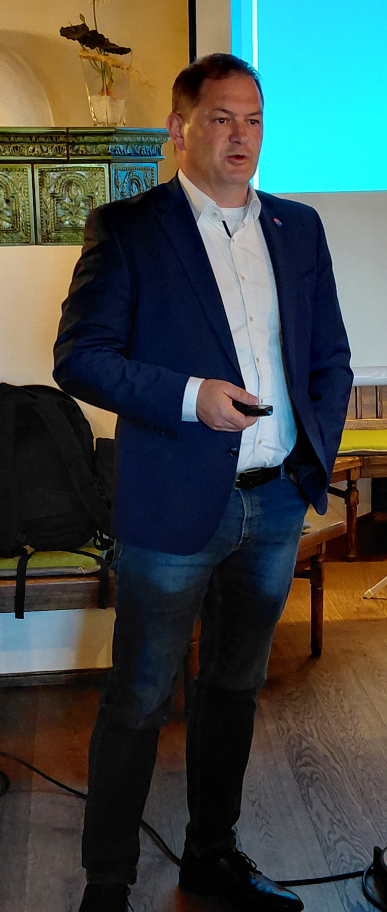 260513_Schmal